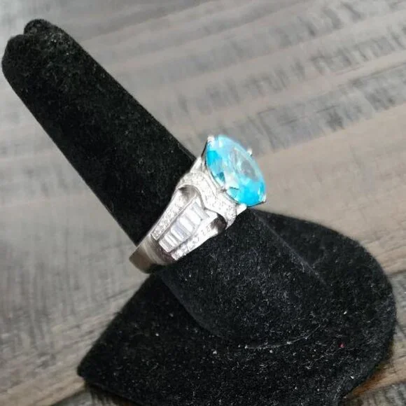 Bella Luce (JTV) Neon Apatite & White Diamond Simulants Ring - Picture 4 of 4